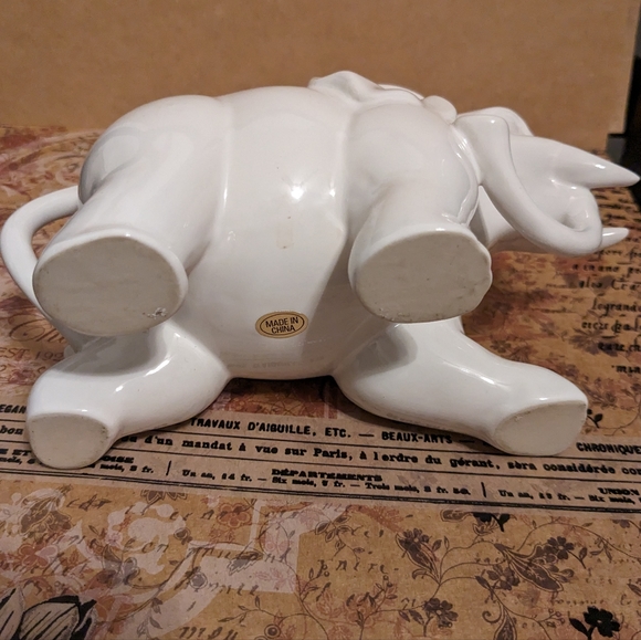 Vintage White Porcelain Elephant Figurine/5” Tall/Unmarked/Fine Quality/EUC - Picture 2 of 6